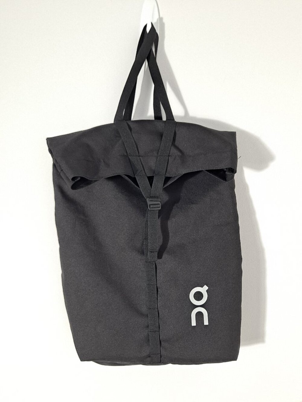 On Running Black Cloth Lightweight Backpack